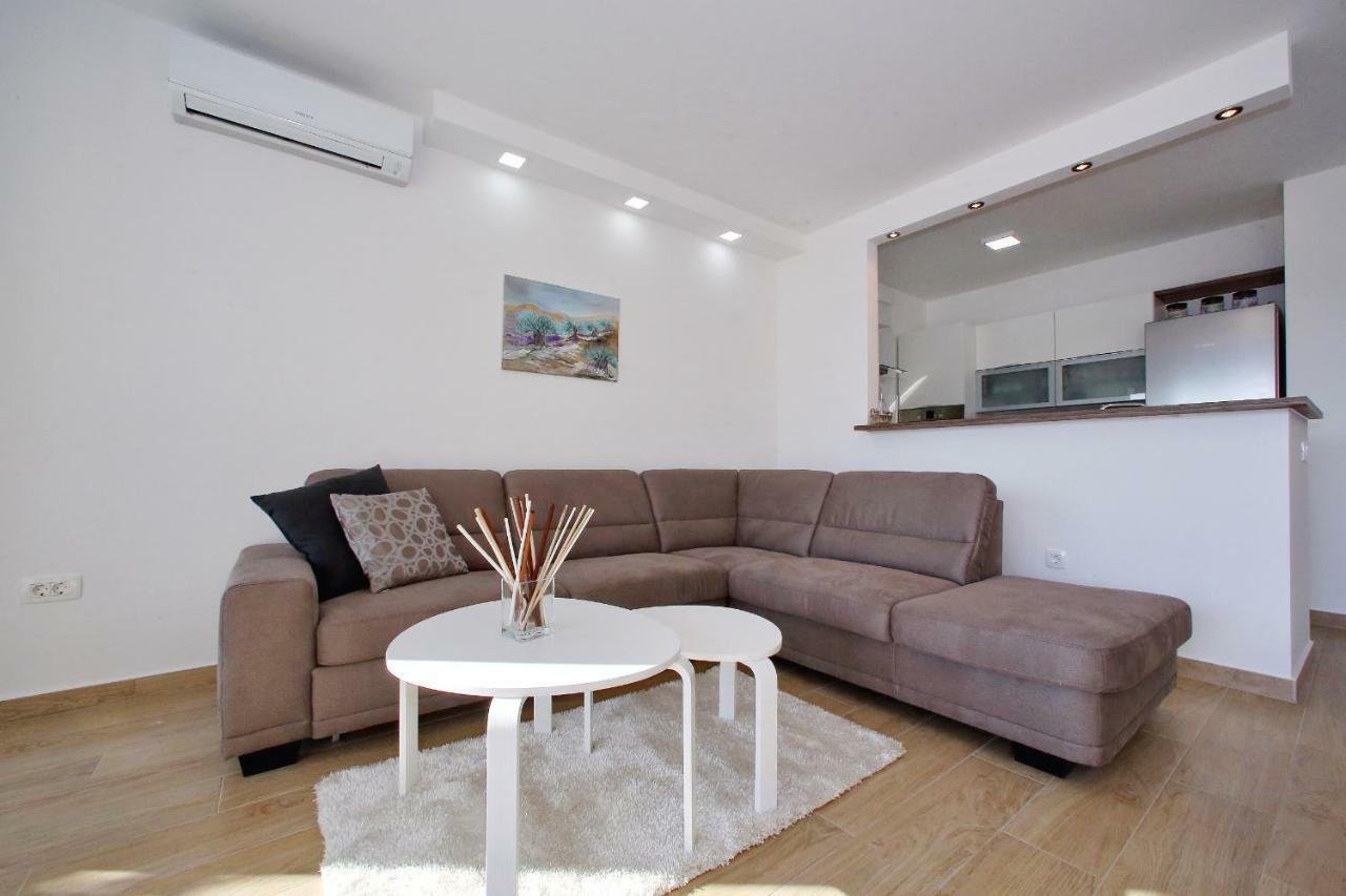Luxury Apartments Sikiric_2 With Fantastic View On The Sea 比比涅 外观 照片